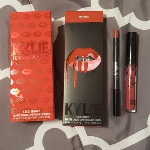 🔥2/$50🔥🆕️Victoria lip kit(collector)
